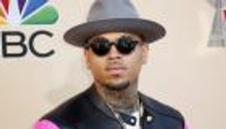 التحقيق في تسريب صورة فتاة اتهمت كريس براون باغتصابها