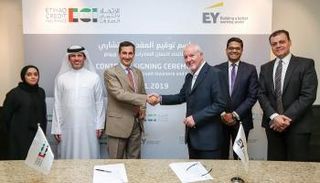 جانب من التوقيع