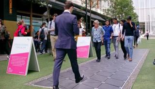 البلاط الإلكتروني يولد الكهرباء 