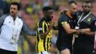 عقوبة الإيقاف والغرامة تلاحق نجم اتحاد جدة