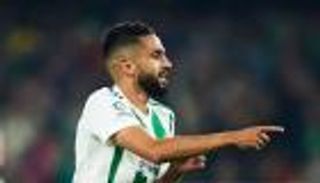 تضاؤل فرص نجم الجزائر في الرحيل عن ريال بيتيس