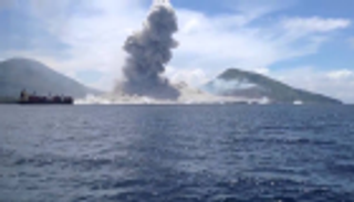 بركان أولاوون يثور في بابوا غينيا.. وإجلاء السكان