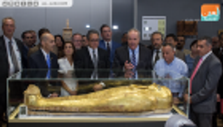 مصر تعرض التابوت الذهبي للكاهن "نجم عنخ" بعد استرداده