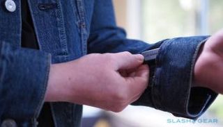 تكنولوجيا إدارة الهاتف معلقة في "كم جاكت"