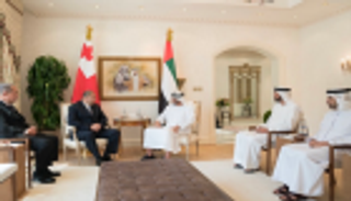 محمد بن زايد وملك تونغا يبحثان تعزيز علاقات البلدين