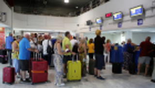 أزمة توماس كوك.. بريطانيا تعيد 7 آلاف من عملاء الشركة