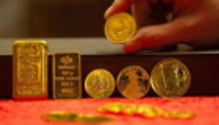 الذهب ينخفض و تباطؤ اقتصاد أمريكا يدعمه