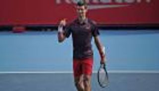 أسقط الياباني سويدا بأرضه.. ديوكوفيتش يتأهل لربع نهائي طوكيو المفتوحة للتنس