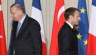 ابتزاز أردوغان لأوروبا بملف المهاجرين يفجر غضب فرنسا