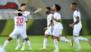 الشارقة ينفرد بصدارة الدوري الإماراتي بفوز قاتل على العين