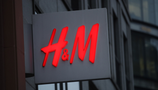 مبيعات الصيف حققت انتعاشة لشركة الأزياء السويدية