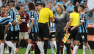 ألغى 3 أهداف.. الفار يؤجل حسم موقعة جريميو وفلامنجو في "ليبرتادوريس"