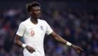 تامي أبراهام.. موهبة حائرة بين إنجلترا ونيجيريا