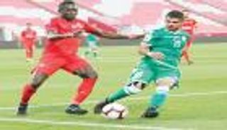 لاعب خورفكان الإماراتي يحذر زملاءه بسبب نزيف النقاط