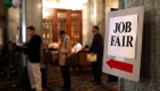 البطالة في أمريكا تنخفض إلى أدنى مستوى في 50 عاما