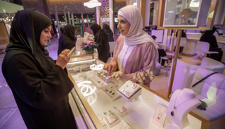 التصاميم الإماراتية حظيت بالإعجاب في المعرض