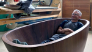 أحواض استحمام خشبية تزين حمامات سويسرا الفاخرة