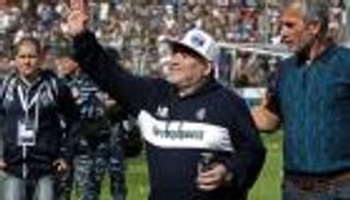 الانتصار الأول.. مارادونا يفك النحس مع خيمناسيا في الدوري الأرجنتيني