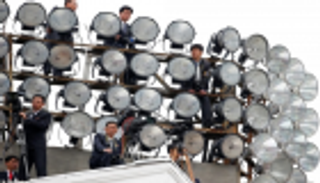 سد نوافذ الطوابق العليا في بيونج يانج لمكافحة التجسس