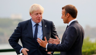 الرئيس الفرنسي ماكرون ورئيس وزراء بريطانيا جونسون - أرشيفية