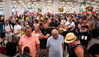 بريطانيا استعادت رعاياها في 15 يوما