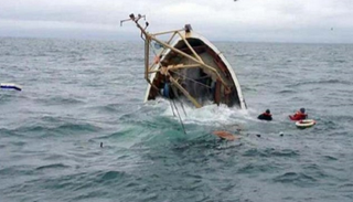 مصرع 13 امرأة في غرق قارب مهاجرين قبالة سواحل إيطاليا - أرشيفية