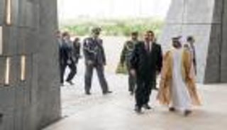 سعد الحريري يزور واحة الكرامة بأبوظبي