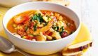 طريقة عمل شوربة المأكولات البحرية بالكريمة وبدونها