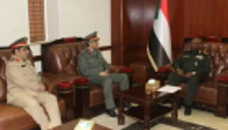 وزير الدفاع السوداني يشيد بقوة العلاقات مع السعودية