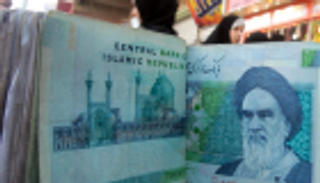 عائدات إيران السلعية تهوي بضغوط حجب نظام "سويفت"