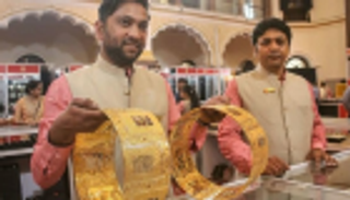 الذهب يتمسك بمكاسبه مع تراجع الإقبال على المخاطرة