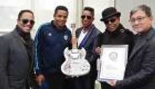 أغلى جيتار في العالم يعود إلى أبوظبي مجددا 