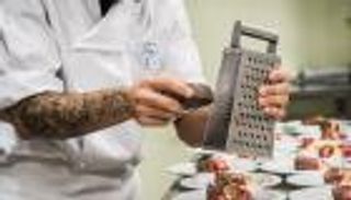 افتتاح أول مطعم داخل سجن يديره النزلاء