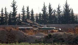 أحد المدافع التركية على الحدود مع سوريا - رويترز