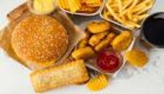 أمراض خطيرة في "الوجبات السريعة".. منها السرطان والعقم