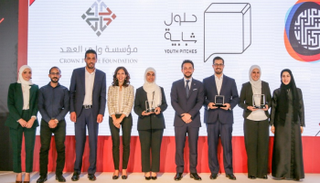 شما المزروعي والأمير الحسين بن عبدالله الثاني مع الفائزين