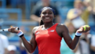 "الطفلة" كوكو تواصل كتابة التاريخ في لعبة التنس