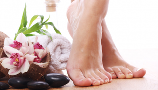 لضمان صحة القدمين على المدى الطويل ينصح بارتداء شراب قطن - أرشيفية