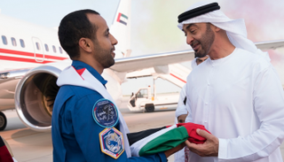 الشيخ محمد بن زايد آل نهيان يستقبل هزاع المنصوري