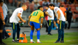 فيديو.. نيجيريا شاهد جديد على إصابات نيمار مع منتخب البرازيل 