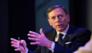 بتريوس: اكتشفنا خطأ انسحابنا من العراق ولن نغادر المنطقة