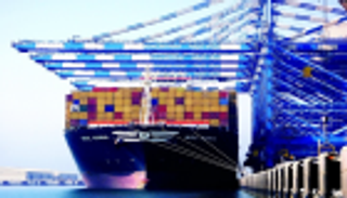 مرافئ أبوظبي تحقق رقما قياسيا بمناولة 10 ملايين حاوية في ميناء خليفة