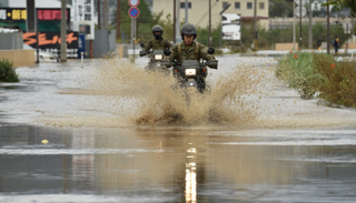 المياه وصل ارتفاعها إلى الخصر في ناجانو بوسط اليابان