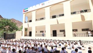 نحو 500 طالب وطالبة عادوا إلى مقاعد الدراسة