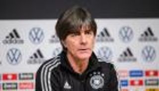 لوف فخور بلاعبيه بعد طرد إيمري كان