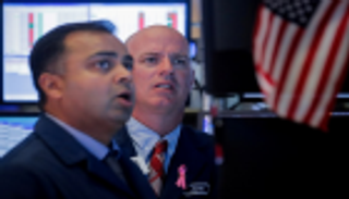 المخاوف التجارية تضرب وول ستريت مجددا