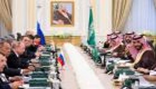 ولي العهد السعودي يدعو لحل سلمي للأزمة السورية