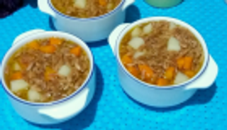 طريقة عمل شوربة لسان العصفور بالخضار