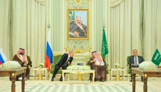 خادم الحرمين الشريفين والرئيس الروسي خلال جلسة مباحثات