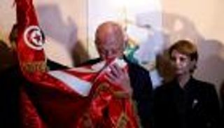 صحف فرنسية: قيس سعيد "وحد التونسيين"